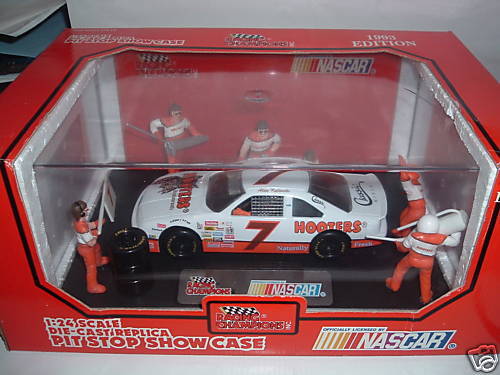 1993 Alan Kulwicki #7 Hooters Pit Stop Row Show 1/24 RC  