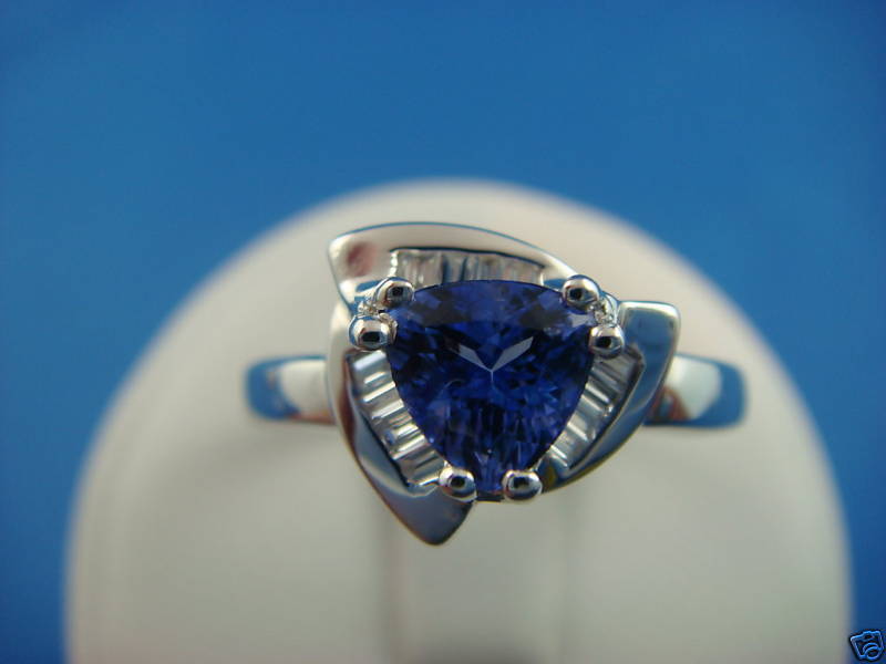 TRILLION TANZANITE AND BAGUETTE DIAMONDS LADIES RING  