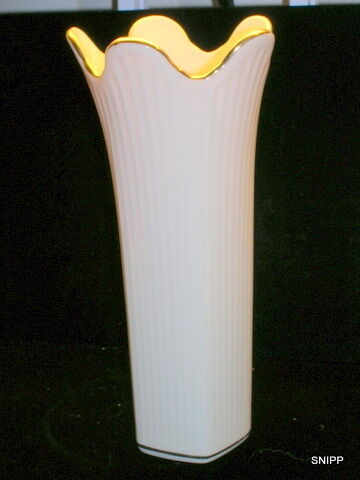 VINTAGE LENOX CHINA IVORY MERRIDAN ART DECO VASE  