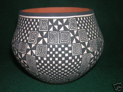 INCREDIBLE ACOMA FINE LINE POTTERY VASE FRANCES VALLO  